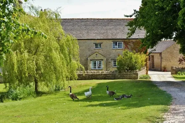 The Cotswold Luxury Manor Hall with Hot Tub & Games Barn 15