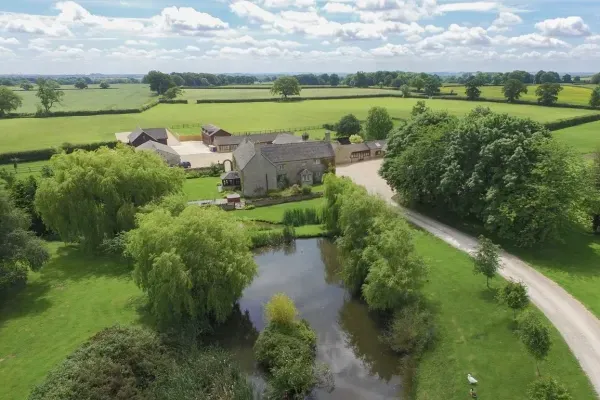 The Cotswold Manor Grange, Exclusive Hot-Tub, Games/Event Barns, 70 acres of Parkland 20
