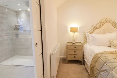 8 Crown Lane 14