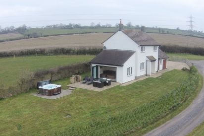 Apple Cottage with Hot Tub