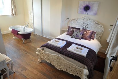 Apple Cottage with Hot Tub 4