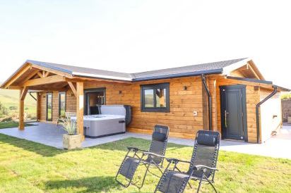 Bacheiddon Log Cabin 6