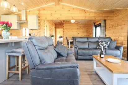 Bacheiddon Log Cabin 13