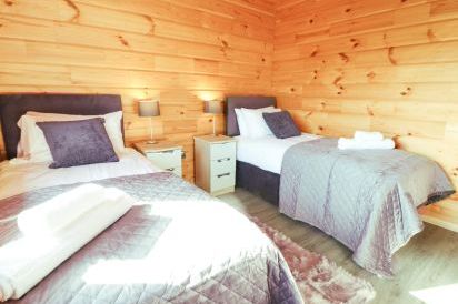 Bacheiddon Log Cabin 16