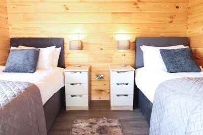 Bacheiddon Log Cabin 17