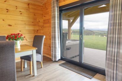 Bacheiddon Log Cabin 8