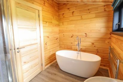 Bacheiddon Log Cabin 20
