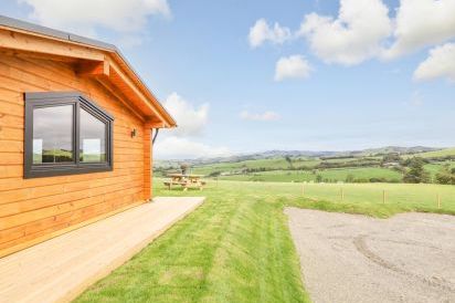 Bacheiddon Log Cabin 22