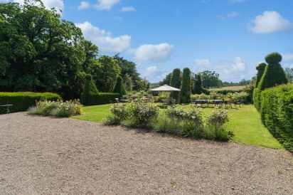 Barton Court Country House 20