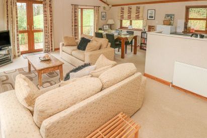 Beeches Holiday Lodge, Wales 3
