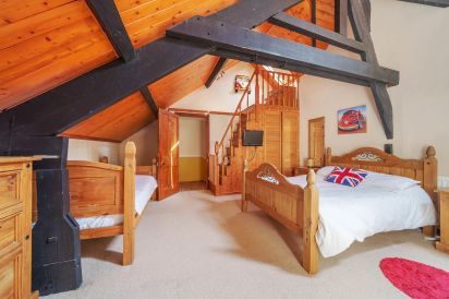 Brookside Manor House 16