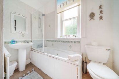 Brookside Manor House 32