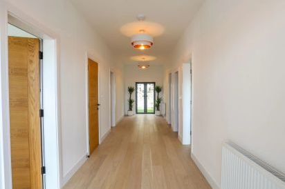 Bryn Min Manton Apartment 9