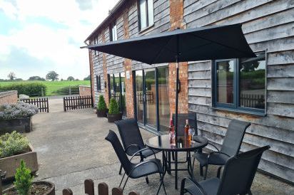 Buttercups Haybarn - 5 Star With Swimming Pool, Sports Area 17