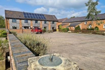 Buttercups Haybarn - 5 Star With Swimming Pool, Sports Area 18