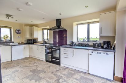 Buttercups Haybarn - 5 Star With Swimming Pool, Sports Area 13