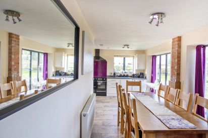 Buttercups Haybarn - 5 Star With Swimming Pool, Sports Area 25
