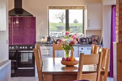 Buttercups Haybarn - 5 Star With Swimming Pool, Sports Area 3