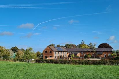 Buttercups Haybarn - 5 Star With Swimming Pool, Sports Area 31