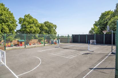 Buttercups & Hayloft Sleeps & Dines 16 with Pool, Sports Court & Play Area 9