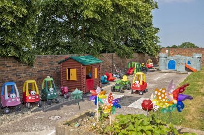 Buttercups & Hayloft Sleeps & Dines 16 with Pool, Sports Court & Play Area 8