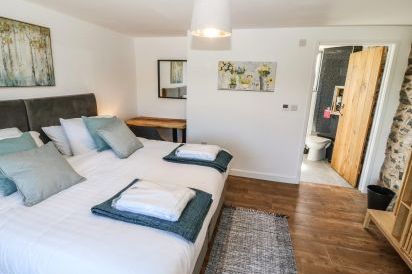 Bwthyn Y Bugail (Shepherd's Cottage 11