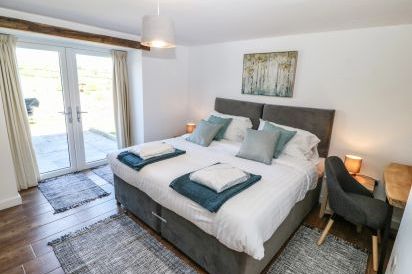Bwthyn Y Bugail (Shepherd's Cottage 13