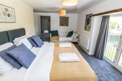 Bwthyn Y Bugail (Shepherd's Cottage 18