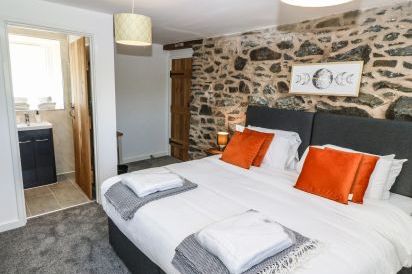 Bwthyn Y Bugail (Shepherd's Cottage 24