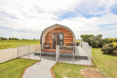 Caban Cariad 1