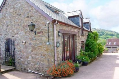 Caecrwn Pet-Friendly Holiday Cottage, South Wales  3