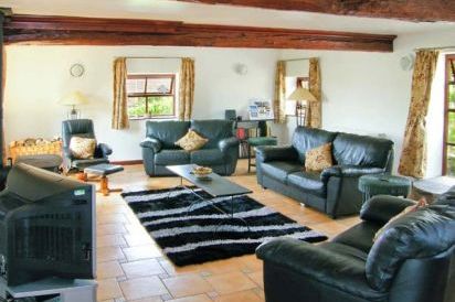 Caecrwn Pet-Friendly Holiday Cottage, South Wales  2