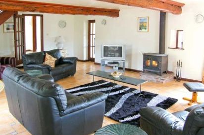 Caecrwn Pet-Friendly Holiday Cottage, South Wales  4