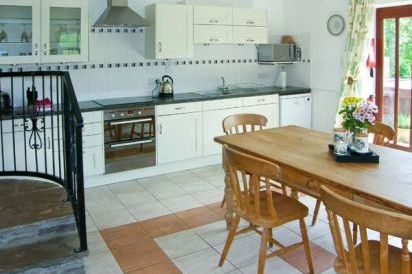 Caecrwn Pet-Friendly Holiday Cottage, South Wales  5
