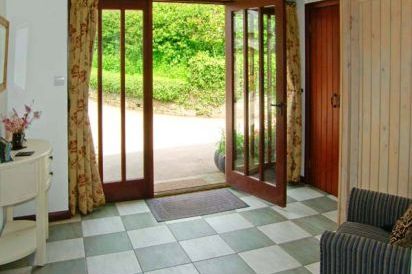 Caecrwn Pet-Friendly Holiday Cottage, South Wales  8