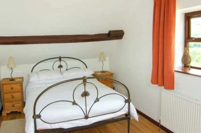 Caecrwn Pet-Friendly Holiday Cottage, South Wales  10