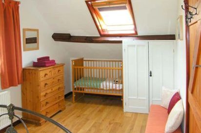 Caecrwn Pet-Friendly Holiday Cottage, South Wales  11