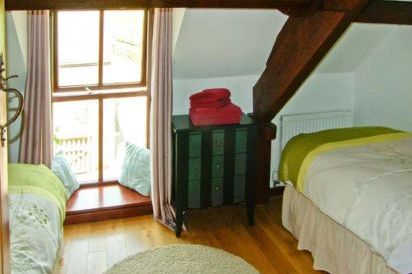 Caecrwn Pet-Friendly Holiday Cottage, South Wales  12