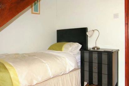 Caecrwn Pet-Friendly Holiday Cottage, South Wales  13