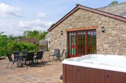 Caecrwn Pet-Friendly Holiday Cottage, South Wales  16