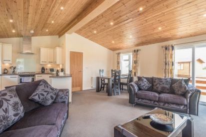 Callow Holiday Lodge 2 6
