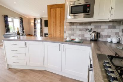 Callow Wooden Lodge 8