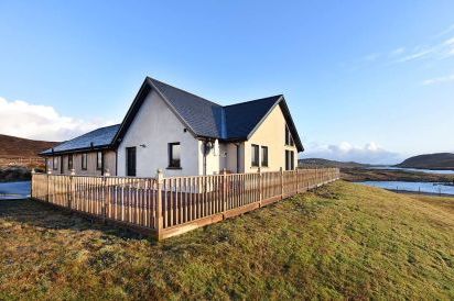 Ceann an Loch Cottage 1