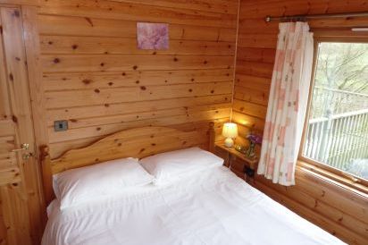 lodge with hot tub in Wales