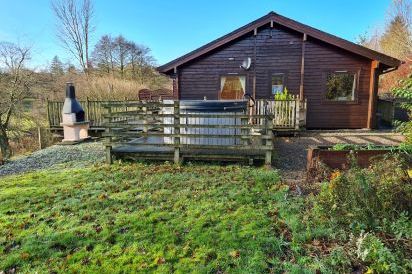 Lodge with hot tub 