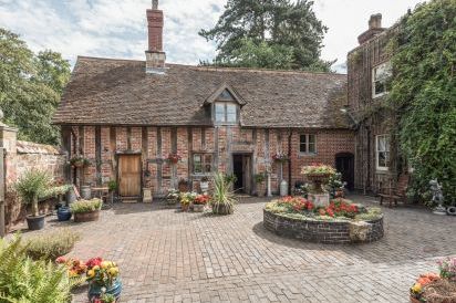 Courtyard Countryside Cottage, Meeson, Heart Of England 