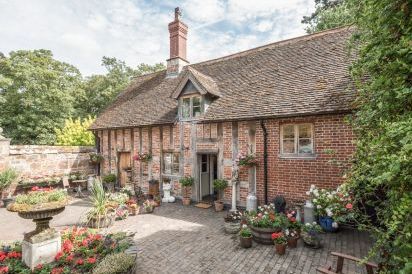 Courtyard Countryside Cottage, Meeson, Heart Of England  2