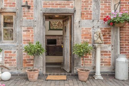 Courtyard Countryside Cottage, Meeson, Heart Of England  3