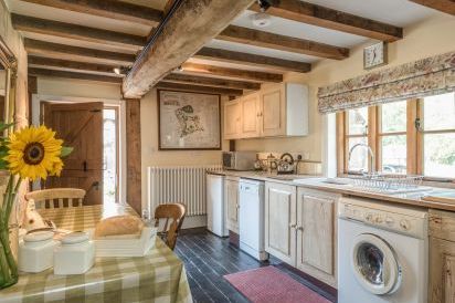 Courtyard Countryside Cottage, Meeson, Heart Of England  10