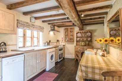 Courtyard Countryside Cottage, Meeson, Heart Of England  8